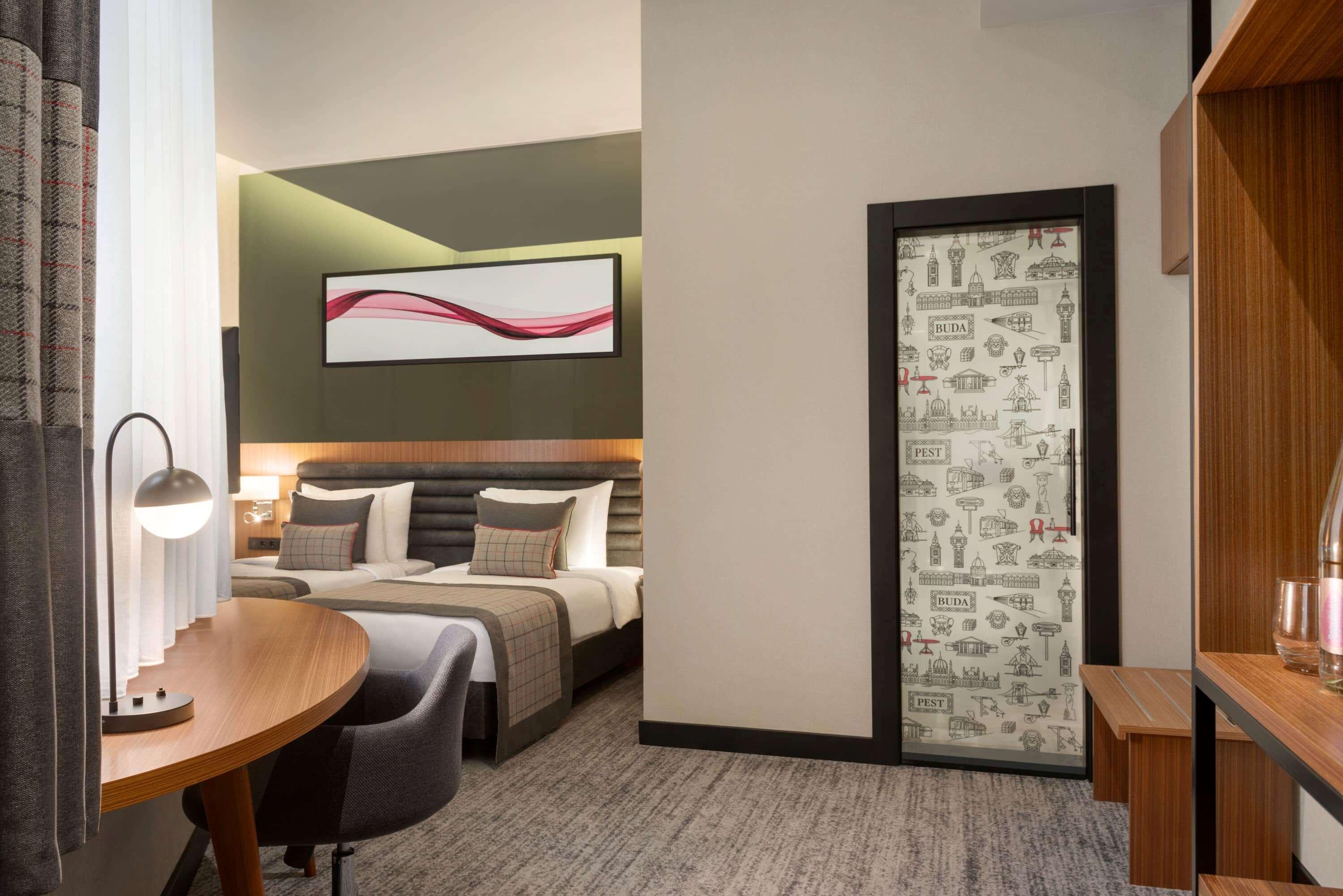 Ramada By Wyndham Budapest City Center Budapeste Exterior foto