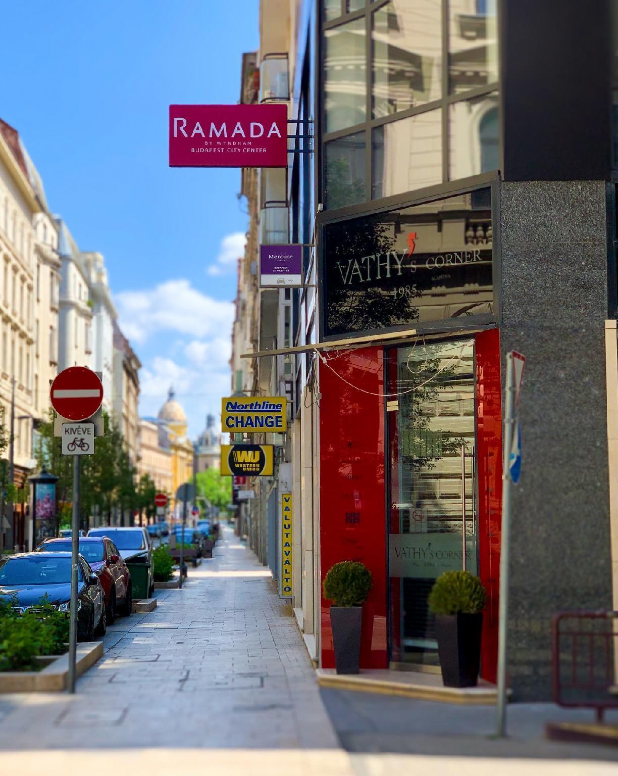 Ramada By Wyndham Budapest City Center Budapeste Exterior foto