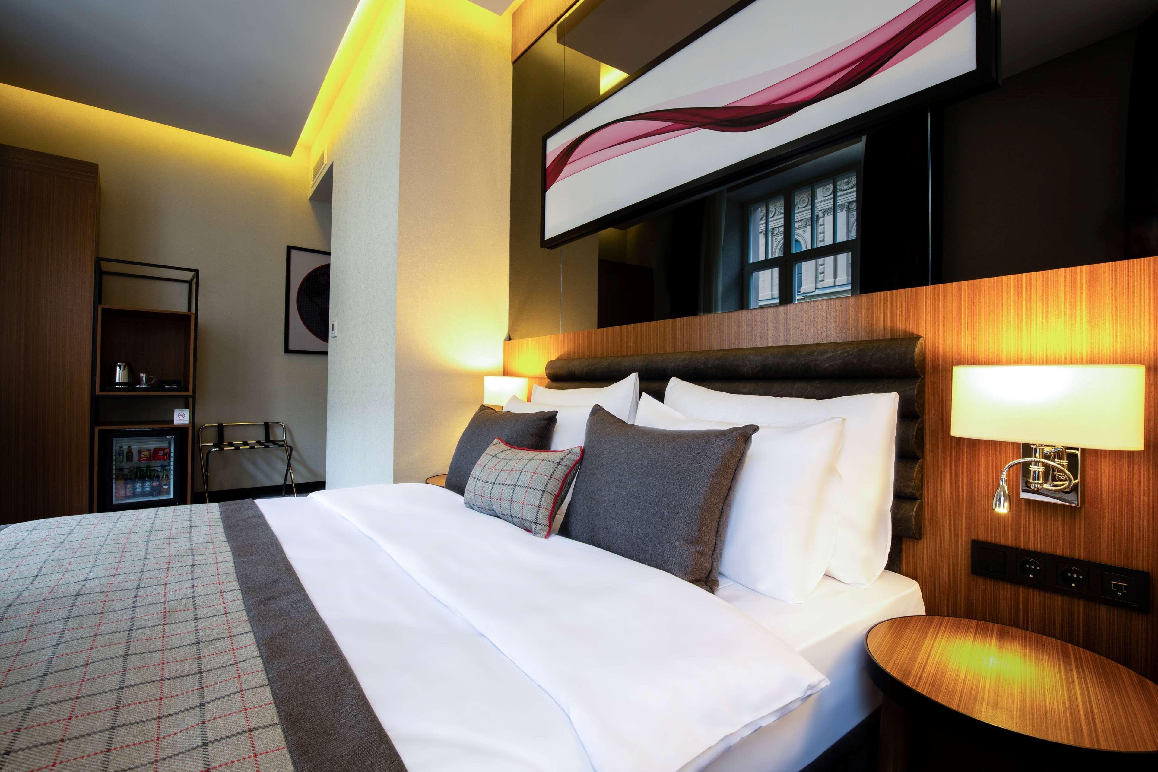 Ramada By Wyndham Budapest City Center Budapeste Exterior foto