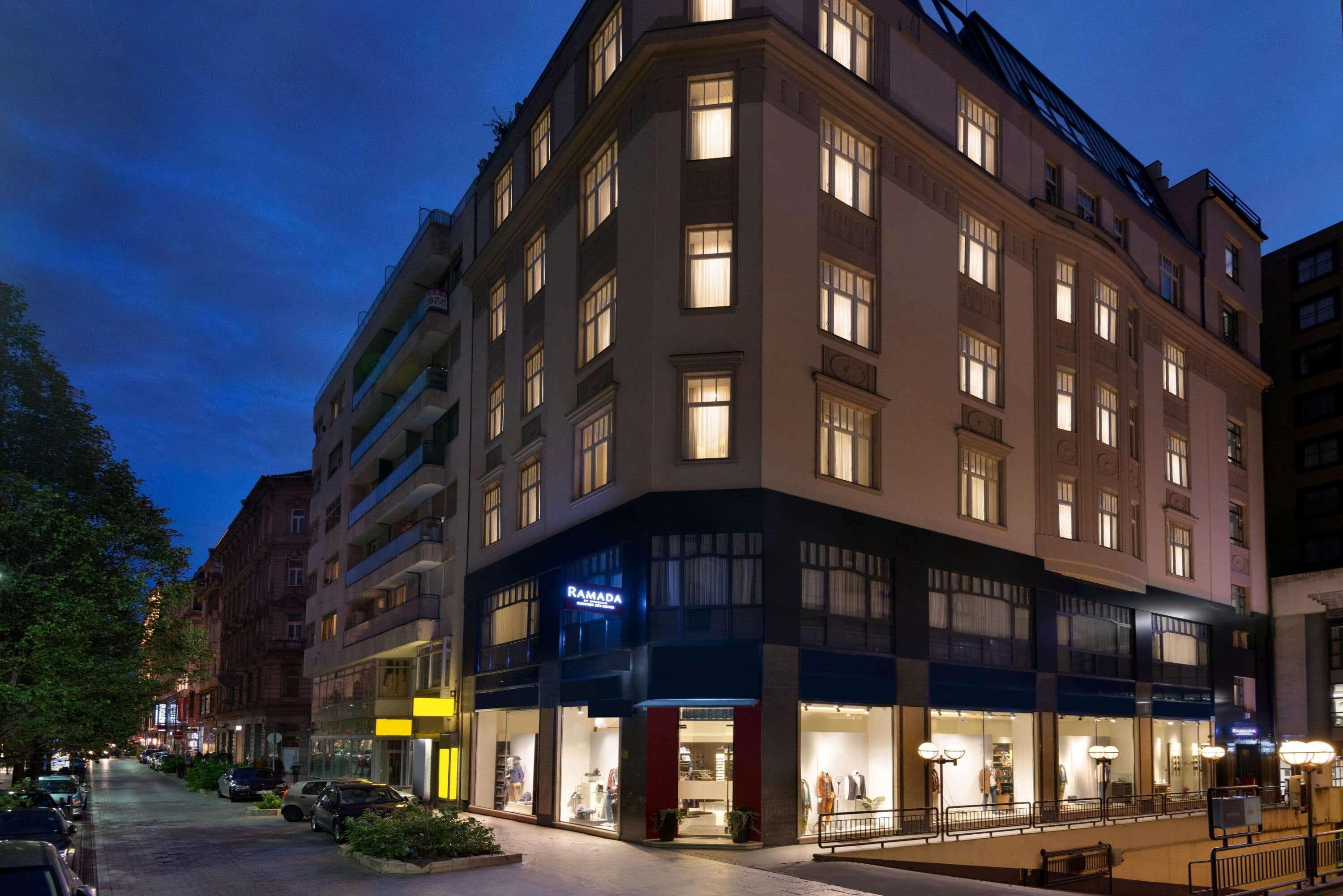 Ramada By Wyndham Budapest City Center Budapeste Exterior foto