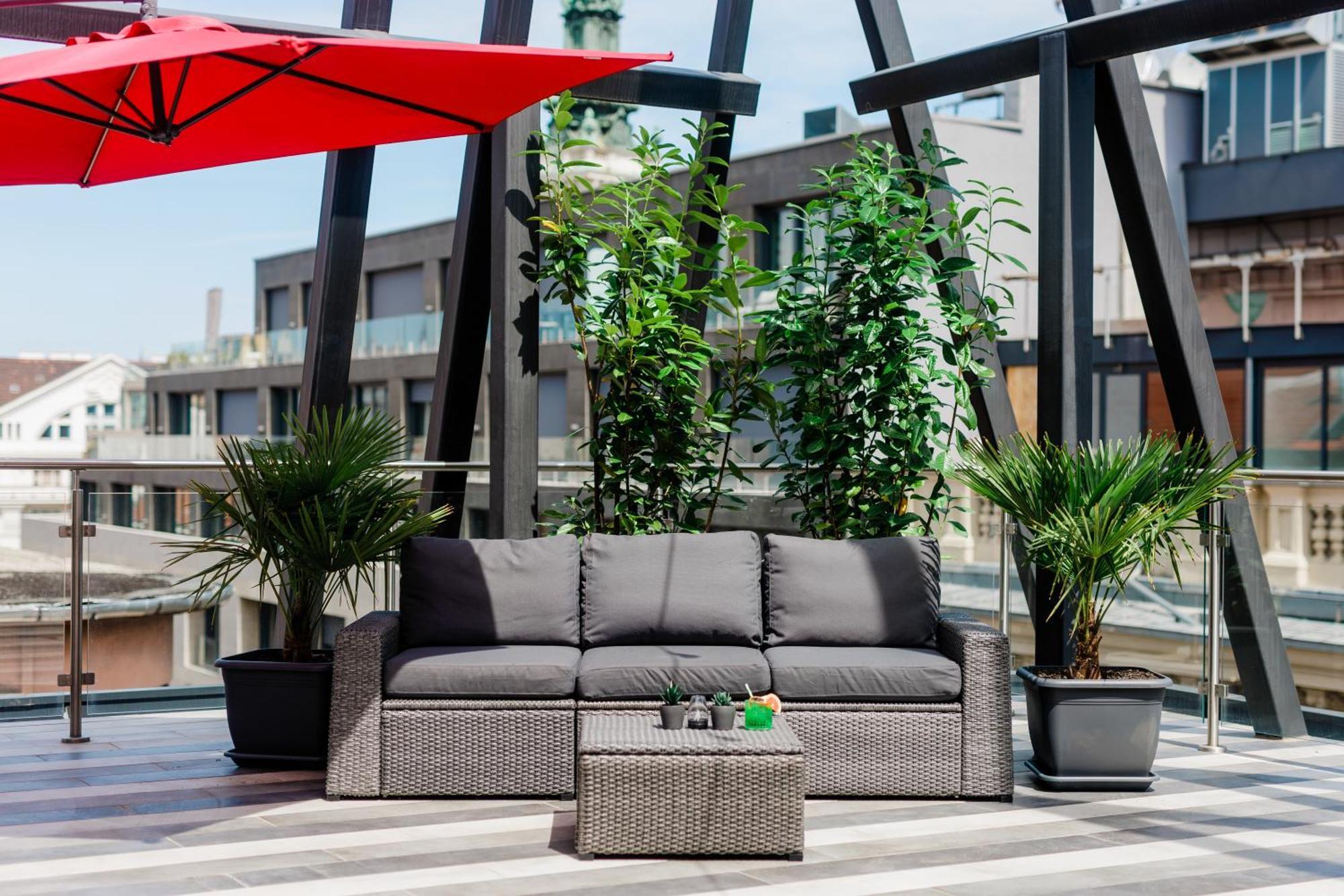 Ramada By Wyndham Budapest City Center Budapeste Exterior foto